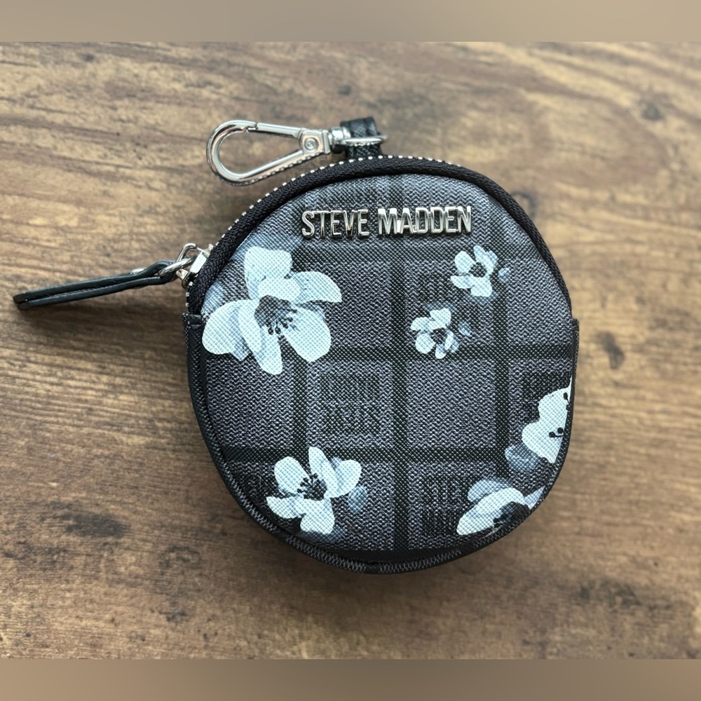 NWOT Steve Madden Black and White Floral Coin Purse